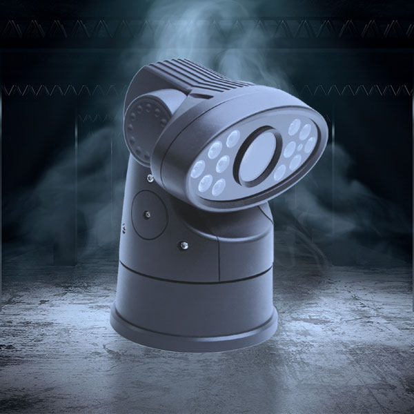 PTZ-Kamera VTQ-Mini Man in einem dunklen Raum